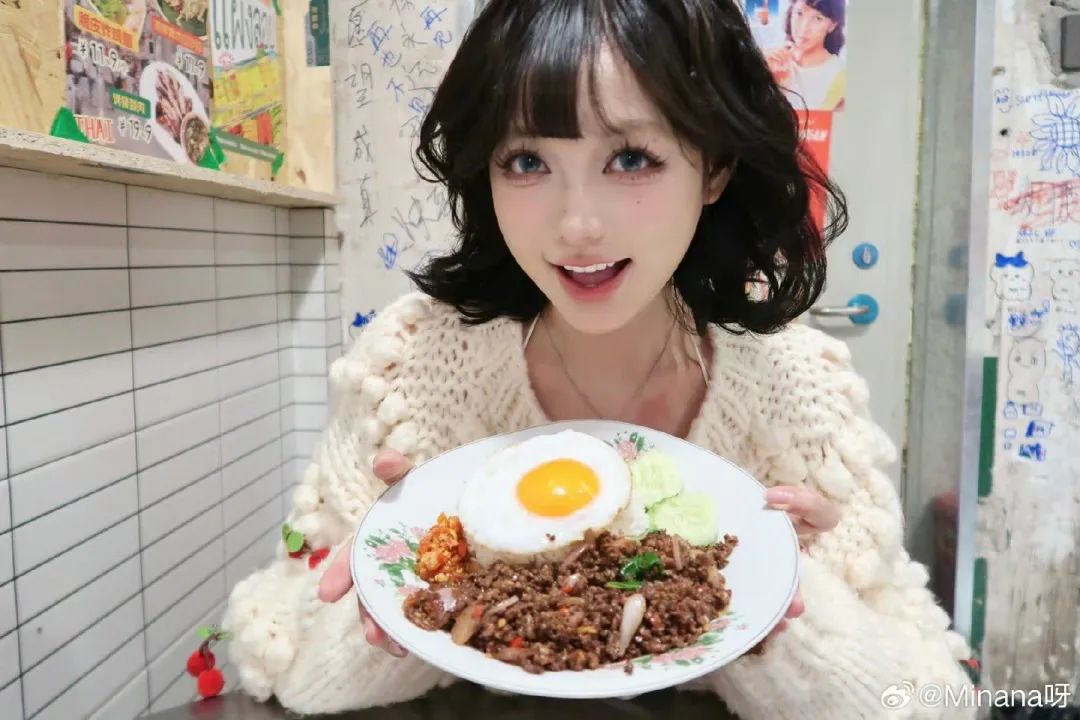 米娜财神节热舞经典大摆锤,还祝兄弟们早日大富大贵,接自己回家!