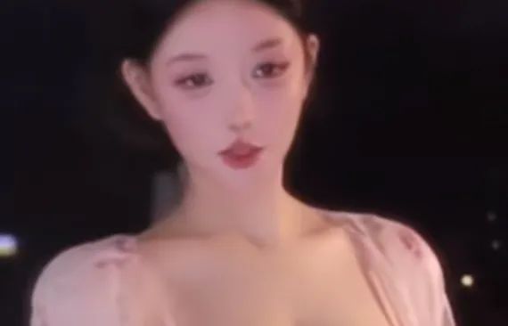 米娜财神节热舞经典大摆锤,还祝兄弟们早日大富大贵,接自己回家!