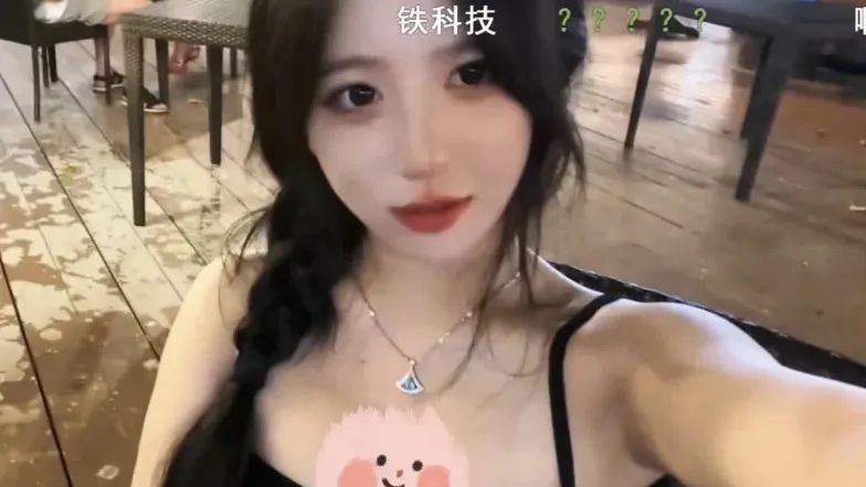 游戏女主播颜值回春!晒海边视频性感无比,询问大家有没有恋爱的感觉,网友:都把我们吊成翘嘴了!