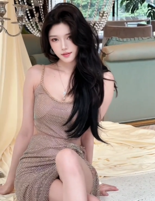 舞蹈女主播清纯人设崩塌，称自己在酒吧不会摇骰子，却被网友揭发：晒出其酒吧蹦迪视频！