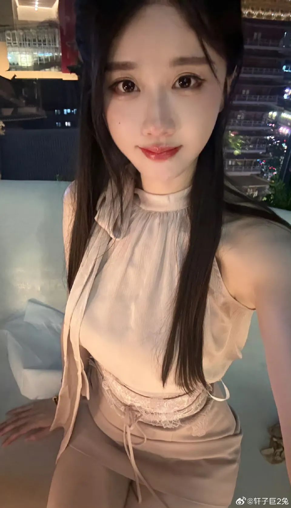 轩子巨2兔表示直播不赚钱,纯兴趣爱好!推出30元包月计划,引发网友热议!