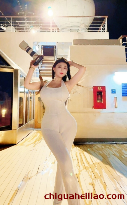 微博128万粉芷仪g宝身材出众，私照曝光引关注