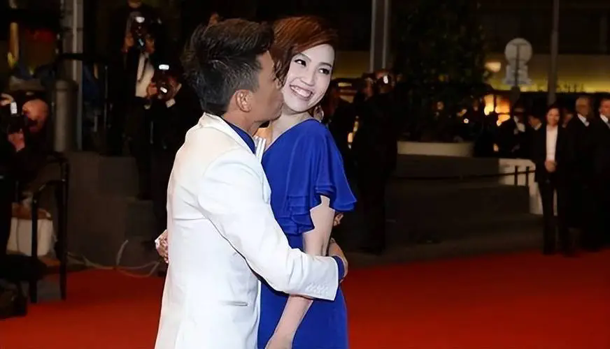 马蓉移民生活揭秘:离婚后的金发转变