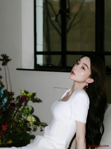 深夜餐厅明星身影,与好友共餐引爆网络话题